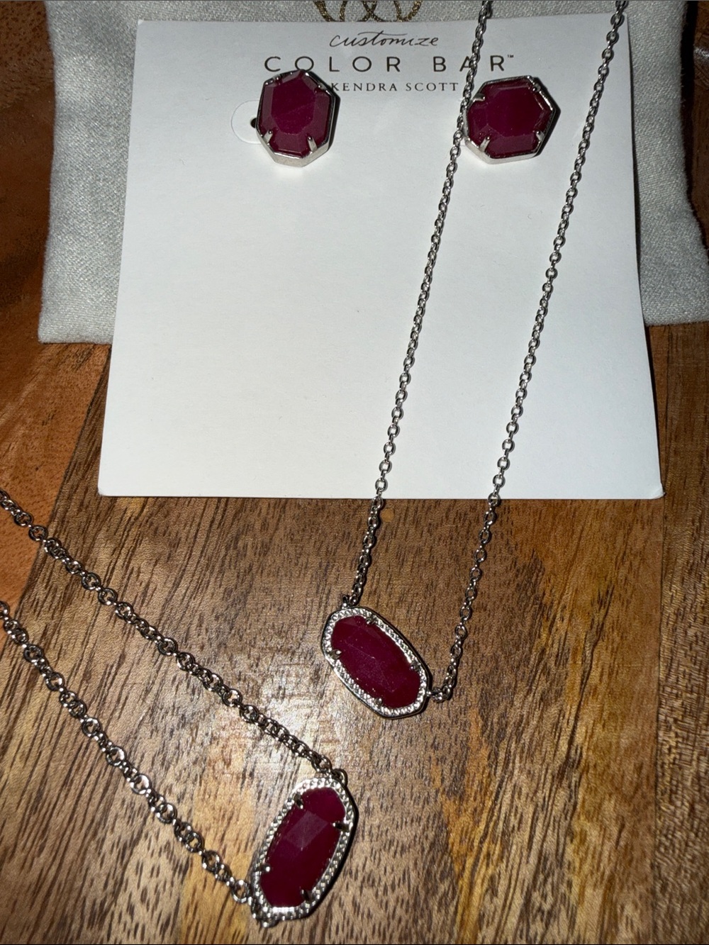 Kendra Scott Fuchsia Stone Pendant Necklace and Stud Earrings Set